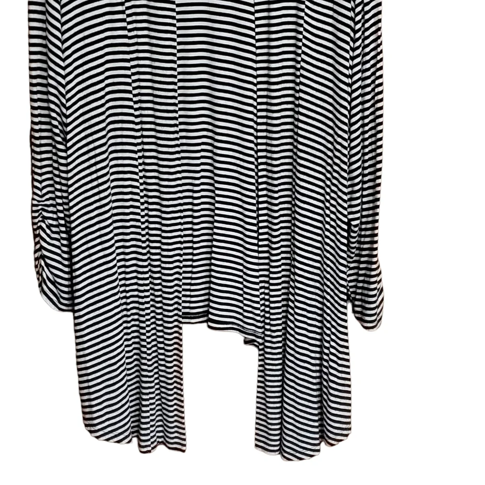 Torrid B&W rouched sleeve cardigan - Picture 6 of 14